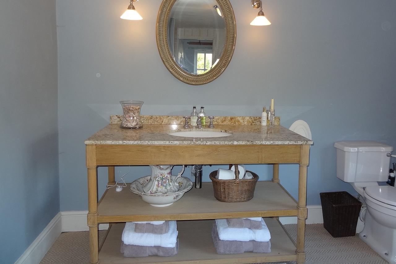Huxham Farmhouse Bed and Breakfast East Pennard Εξωτερικό φωτογραφία