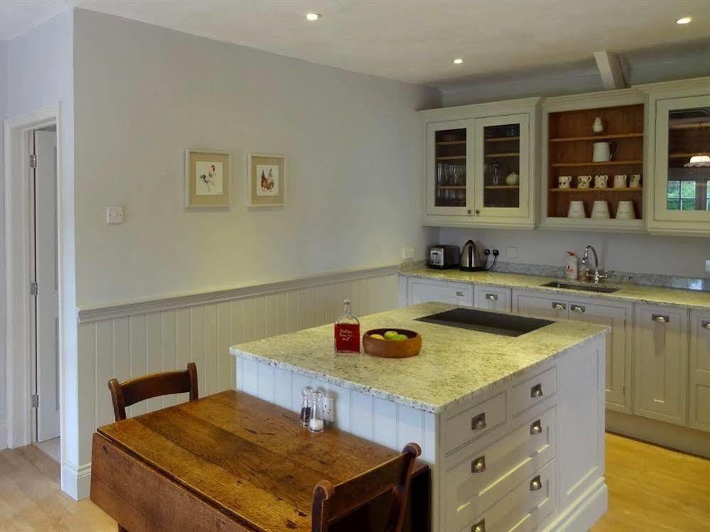 Huxham Farmhouse Bed and Breakfast East Pennard Εξωτερικό φωτογραφία